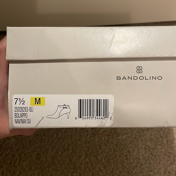 BANDILINO: Navy suede heel booties - Picture 7 of 7